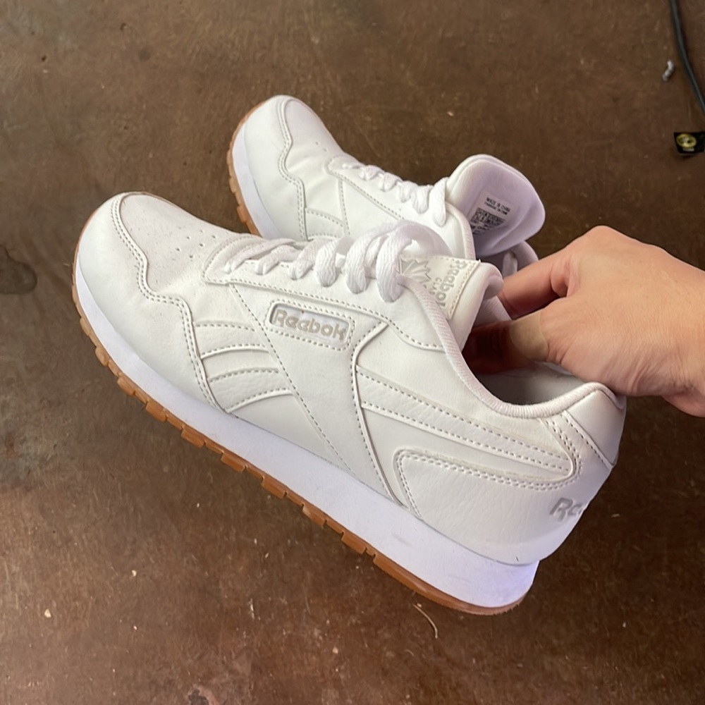 REEBOK WOMEN SIZE 7.5